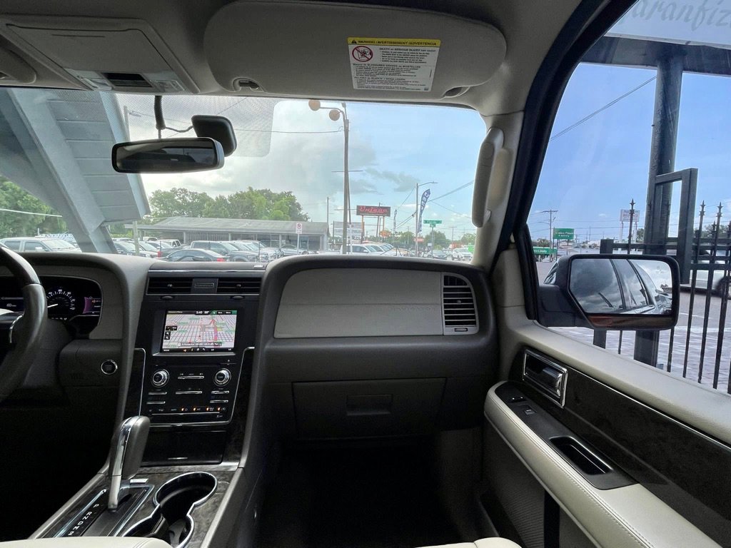 Used 2015 Lincoln Navigator 2WD image 31