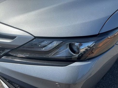 Used 2022 Toyota Camry XSE FWD image 9