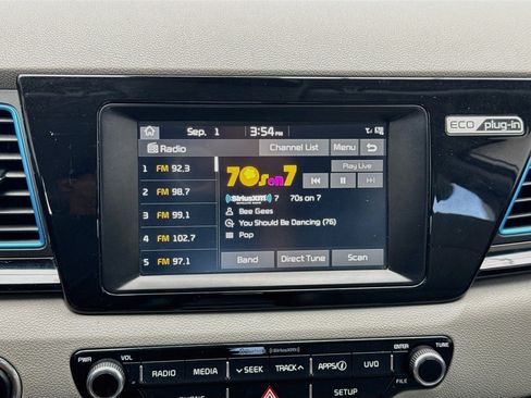 Used 2018 Kia Niro EX FWD image 11