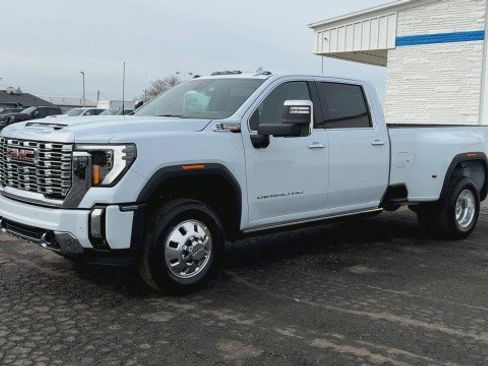 New 2026 GMC Sierra 3500 Denali w/ Denali Reserve Package image 4