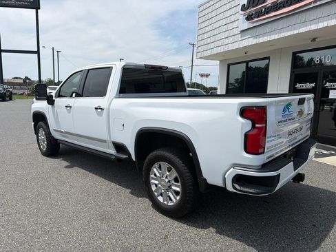 Used 2025 Chevrolet Silverado 3500 High Country w/ Technology Package AWD/4WD image 5