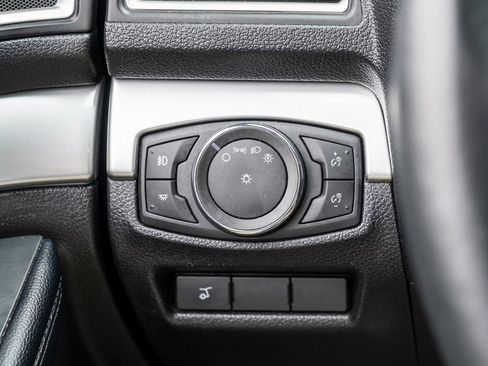 Used 2017 Ford Explorer XLT w/ Equipment Group 202A AWD/4WD image 22