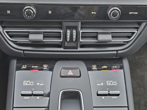 Certified 2024 Porsche Macan GTS image 19