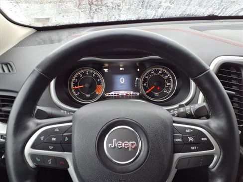 Used 2015 Jeep Cherokee Trailhawk w/ Comfort/Convenience Group image 16