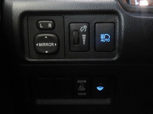 Used 2022 Toyota 4Runner SR5 AWD/4WD image 38