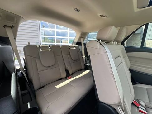 Used 2023 Ford Explorer Limited w/ Equipment Group 301A AWD/4WD image 15