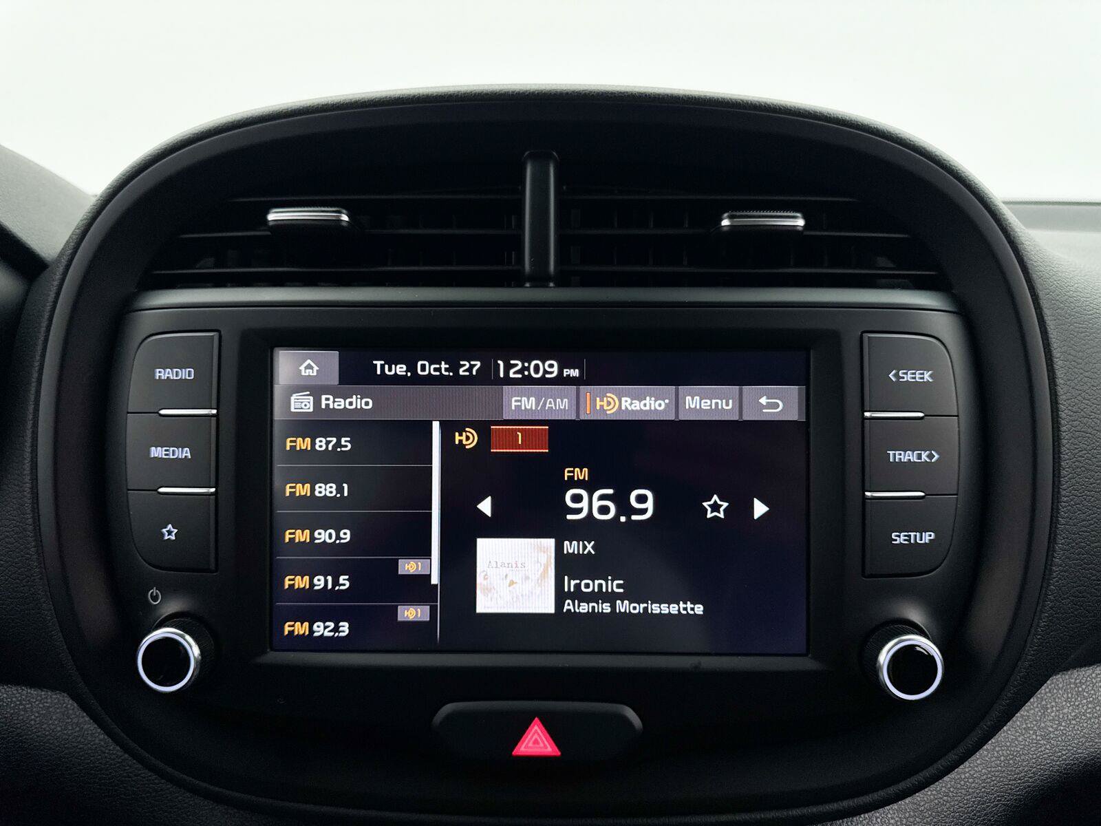 Used 2025 Kia Soul LX FWD image 4