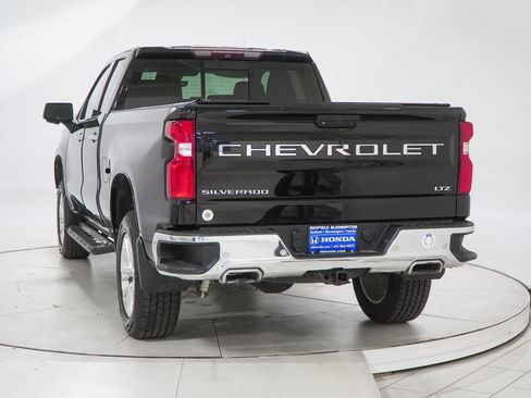 Used 2019 Chevrolet Silverado 1500 LTZ AWD/4WD image 6