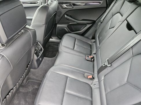 Certified 2025 Porsche Macan image 28