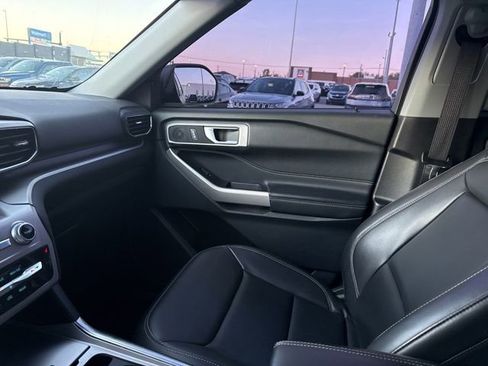 Used 2022 Ford Explorer XLT w/ Equipment Group 202A image 28