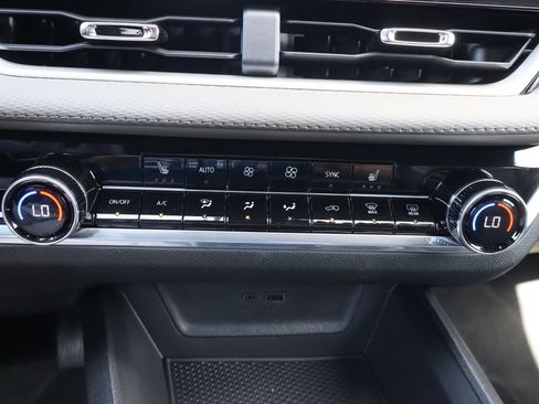 New 2027 Chevrolet Equinox LT w/ Convenience Package II FWD image 13