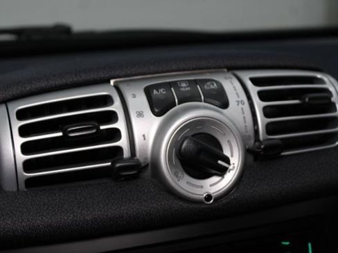 Used 2015 smart fortwo pure image 13