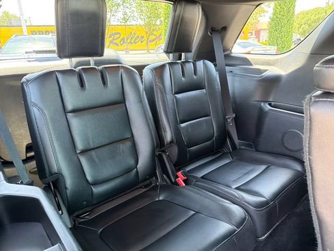 Used 2017 Ford Explorer XLT w/ Equipment Group 202A FWD image 28