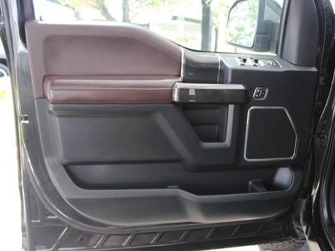 Used 2015 Ford F150 Platinum w/ Equipment Group 701A Luxury AWD/4WD image 21