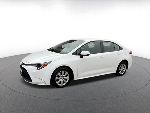 Used 2025 Toyota Corolla LE image 8
