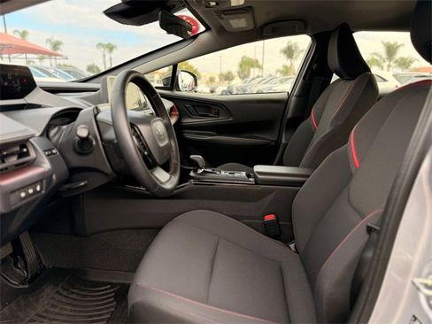 Used 2025 Toyota Prius Plug-In Hybrid image 16