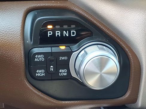 Used 2019 RAM 1500 Laramie AWD/4WD image 10