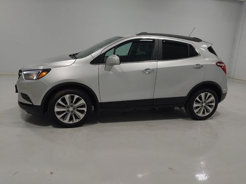 Used 2020 Buick Encore Preferred FWD image 2