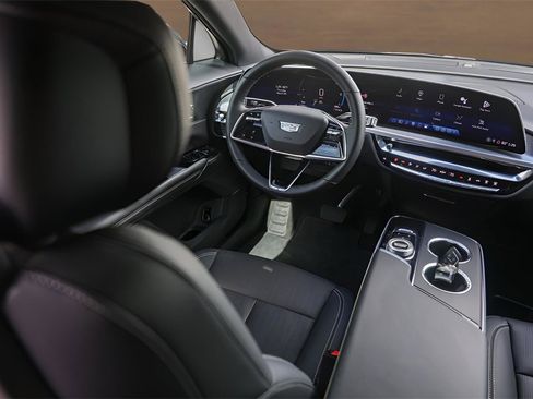 Certified 2024 Cadillac Lyriq Luxury image 24