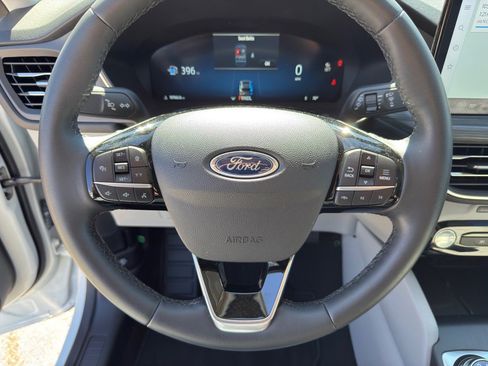 Used 2023 Ford Escape Platinum w/ Premium Technology Package image 12