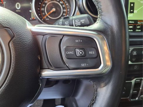 Used 2022 Jeep Wrangler Unlimited Sahara AWD/4WD image 6
