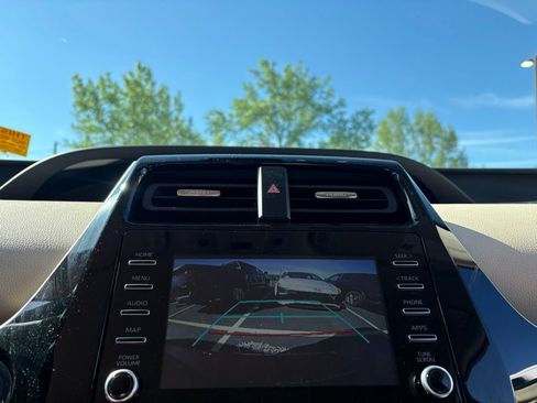 Used 2020 Toyota Prius LE AWD/4WD image 7