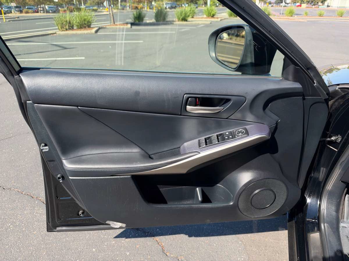 Used 2020 Lexus IS 300 F Sport w/ Blackline Edition RWD image 13