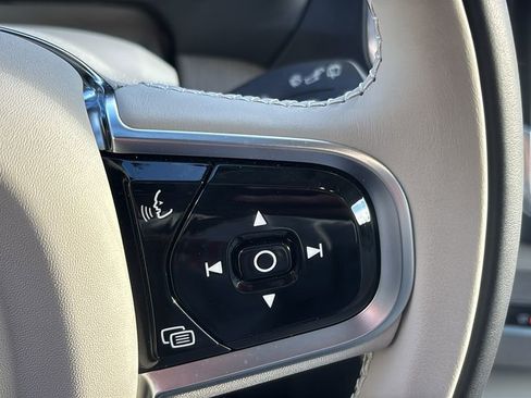 Certified 2025 Volvo XC90 B6 Plus AWD/4WD image 17