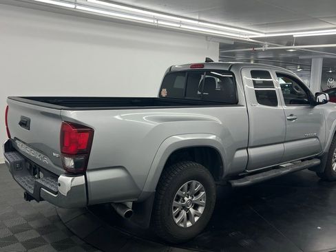 Used 2018 Toyota Tacoma SR5 image 4