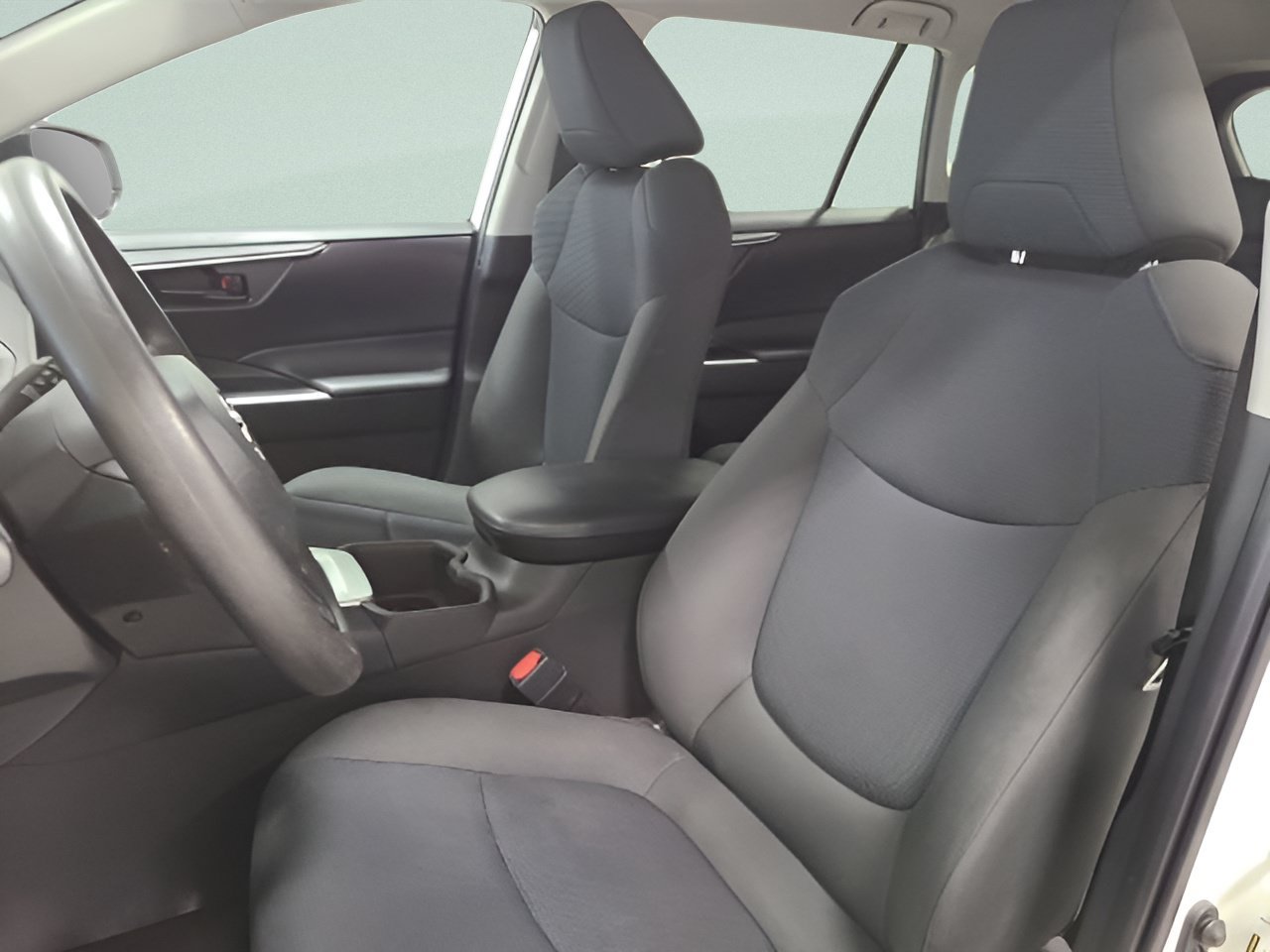 Used 2022 Toyota RAV4 LE w/ Carpet Mat Package (TMS) AWD/4WD image 17