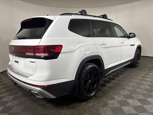 Used 2024 Volkswagen Atlas Peak Edition SE AWD/4WD image 3