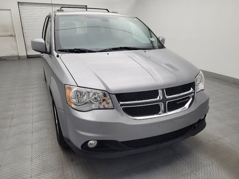 Used 2018 Dodge Grand Caravan SXT FWD image 14