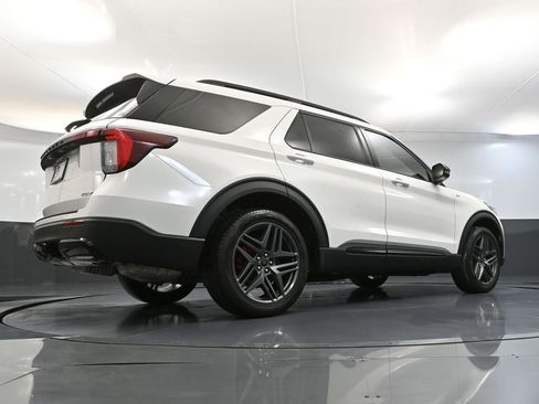 Used 2025 Ford Explorer ST-Line w/ ST-Line Street Pack image 60