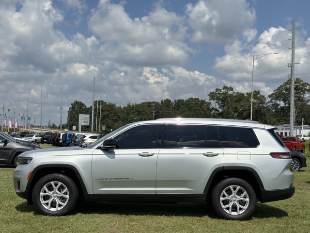 Used 2022 Jeep Grand Cherokee L Limited RWD image 11