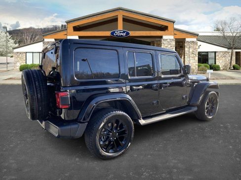 Used 2022 Jeep Wrangler Unlimited Sahara w/ Cold Weather Group image 5