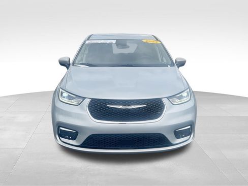 Used 2023 Chrysler Pacifica Touring-L AWD/4WD image 3