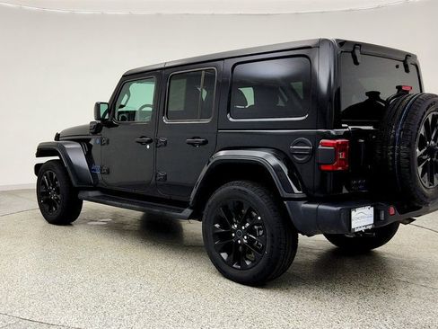 Used 2025 Jeep Wrangler Sahara image 7