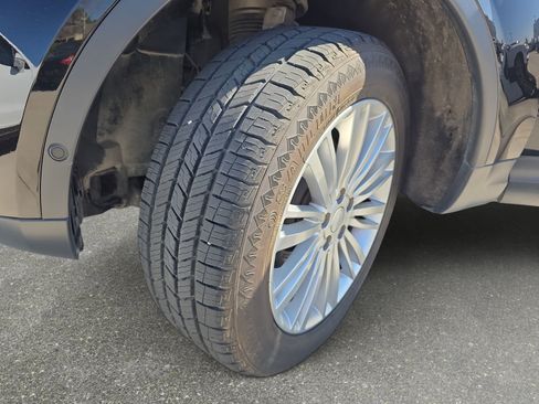 Used 2017 Land Rover Discovery HSE Luxury image 31