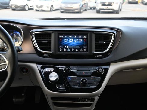 Used 2021 Chrysler Voyager LX FWD image 30