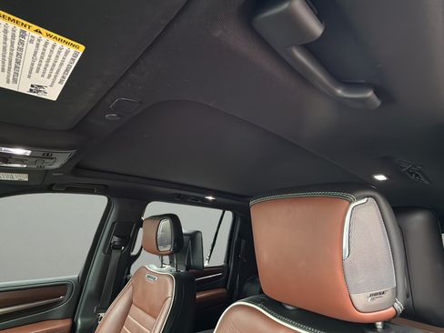 Used 2024 GMC Yukon XL Denali Ultimate AWD/4WD image 11