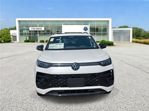 New 2026 Volkswagen Tiguan SE R-Line AWD/4WD image 3