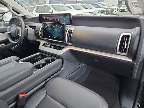 Used 2025 Ford Expedition Max Active image 37