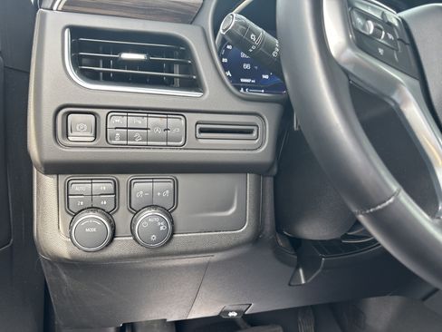 Used 2022 Chevrolet Suburban Z71 AWD/4WD image 31