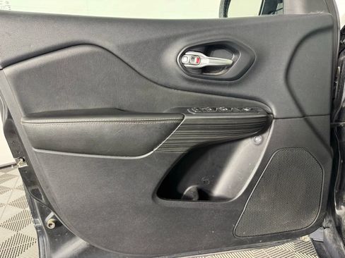Used 2016 Jeep Cherokee Limited AWD/4WD image 36