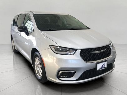 Used 2024 Chrysler Pacifica Touring-L