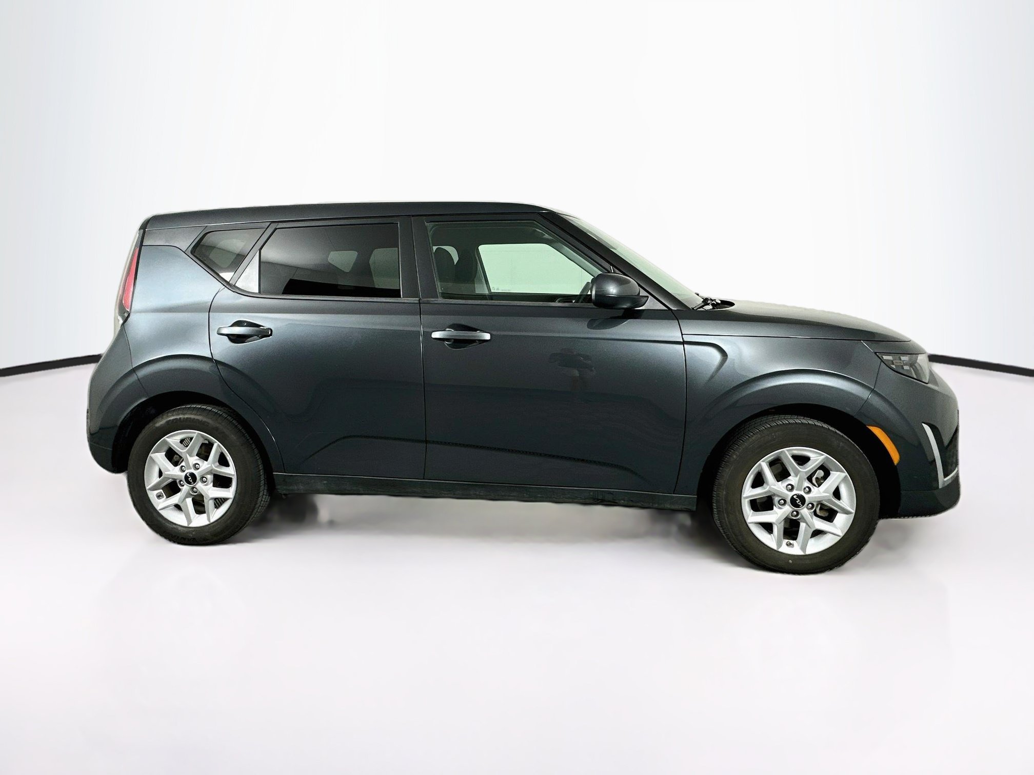 Used 2025 Kia Soul LX w/ LX Technology Package FWD image 10