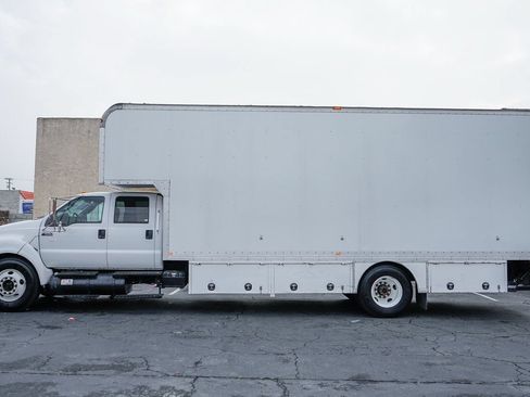 Used 2015 Ford F650 2WD Crew Cab Super Duty image 5