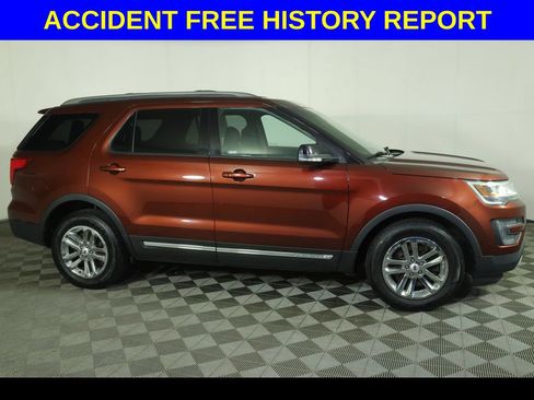 Used 2016 Ford Explorer XLT FWD image 2