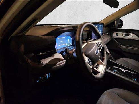 New 2025 Ford Explorer Active image 3