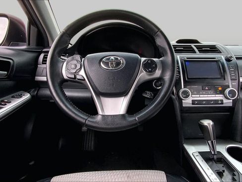 Used 2014 Toyota Camry SE w/ Moonroof Package FWD image 6